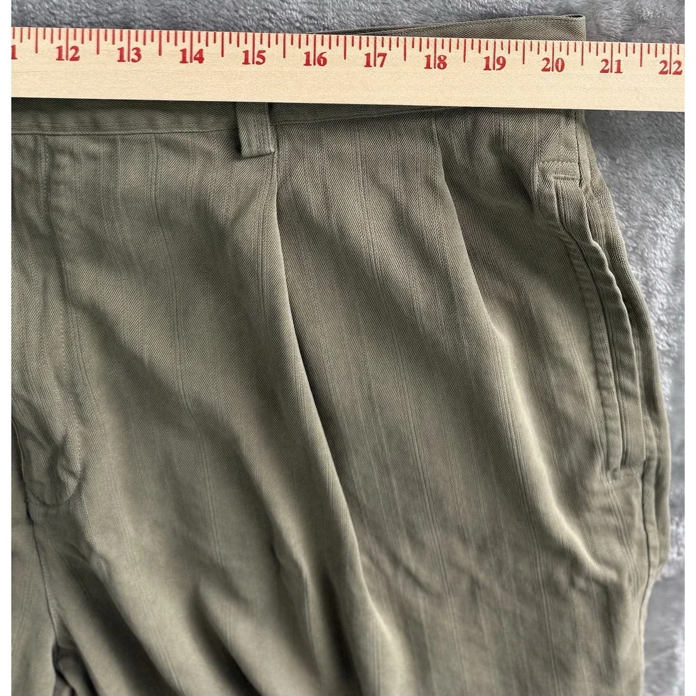 Tommy Bahama Men's Silk Blend Pleated Shorts Olive Green Size 42